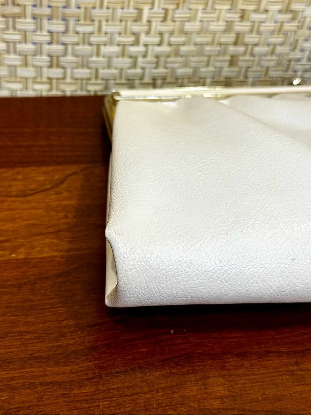 VTG 1950s-60s Andé White Faux Leather Clutch Kiss Lock Mid Century Evening Bag